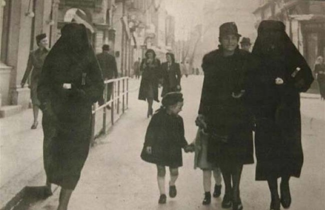 Muslim and Jewish woman Sarajevo