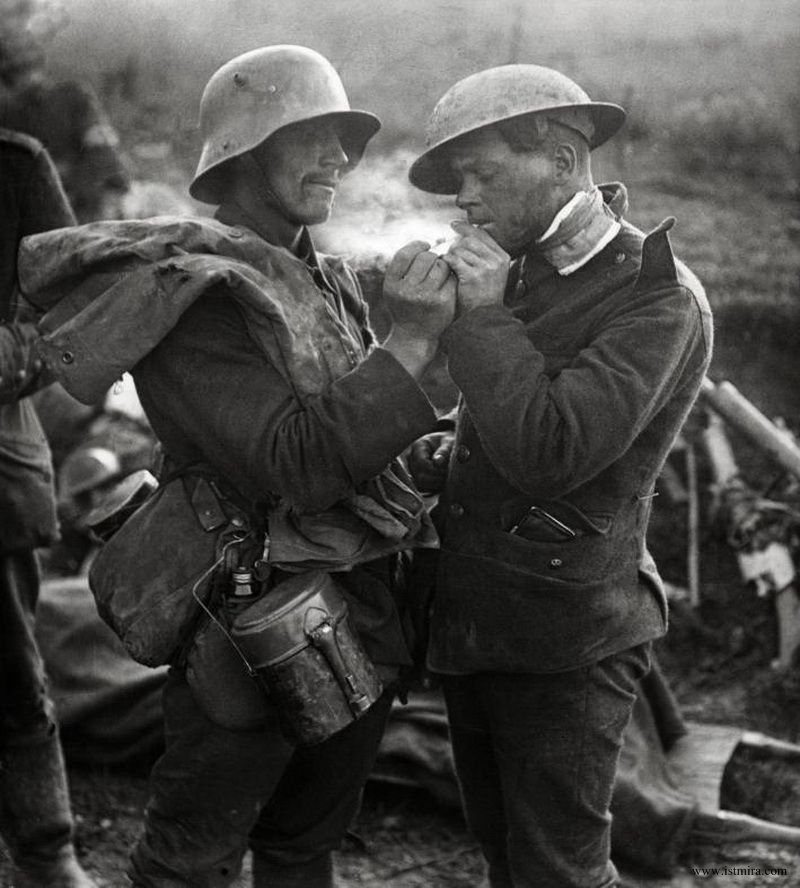 german and british soldier share cigarette