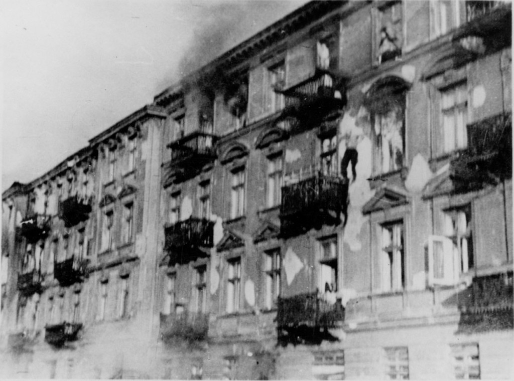 man jumps from Jewish ghetto
