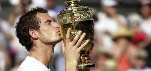 Andy Murray kissing Wimbledon trophy